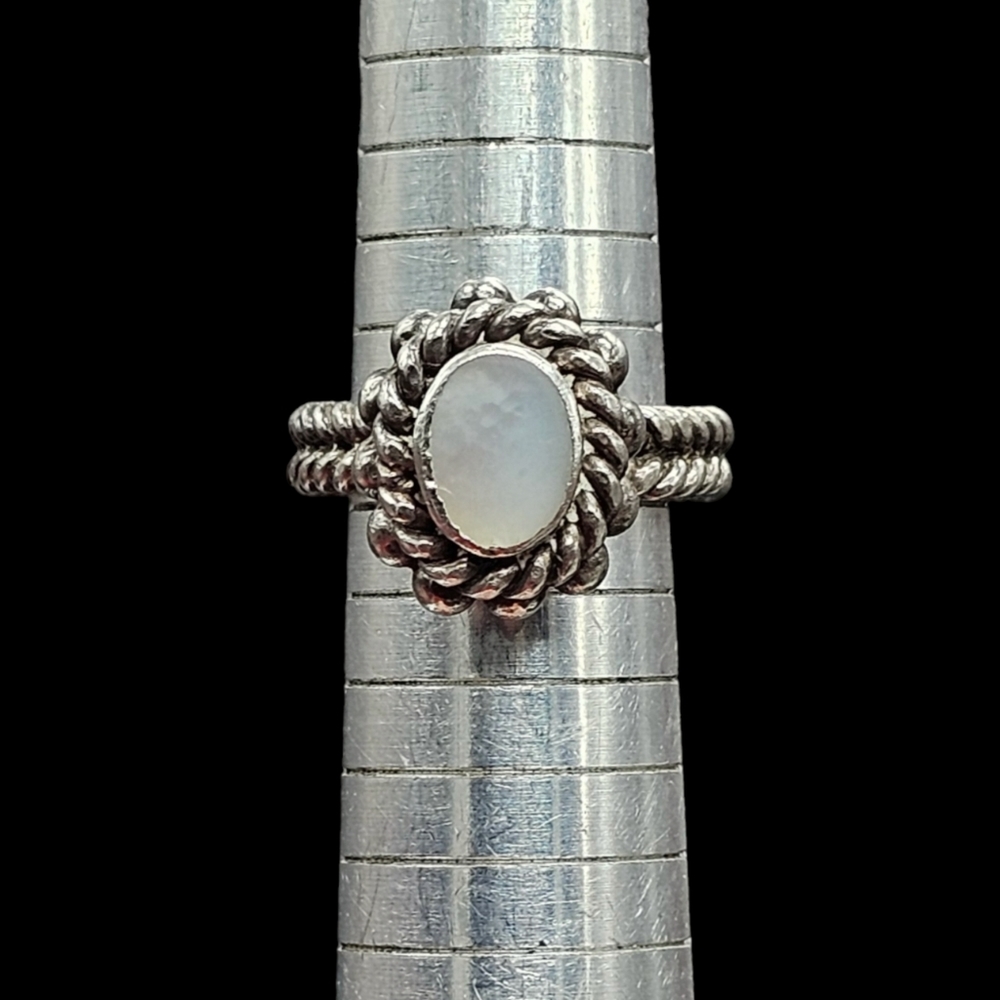 Vintage MCM Artisan MOP Shell Southwest Style Sterling Silver Ring Sz 9 11g
